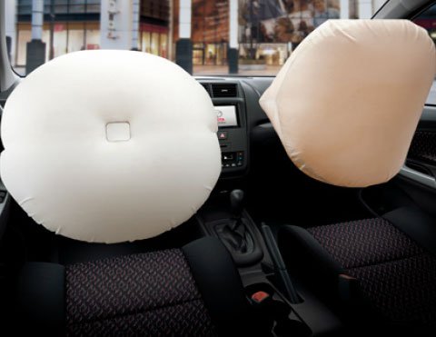 AIRBAGS

Frente al piloto y al copiloto, tipo SRS diseñados para complementar el sistema de cinturones de seguridad y mejorar la protección en la cabina de conducción.